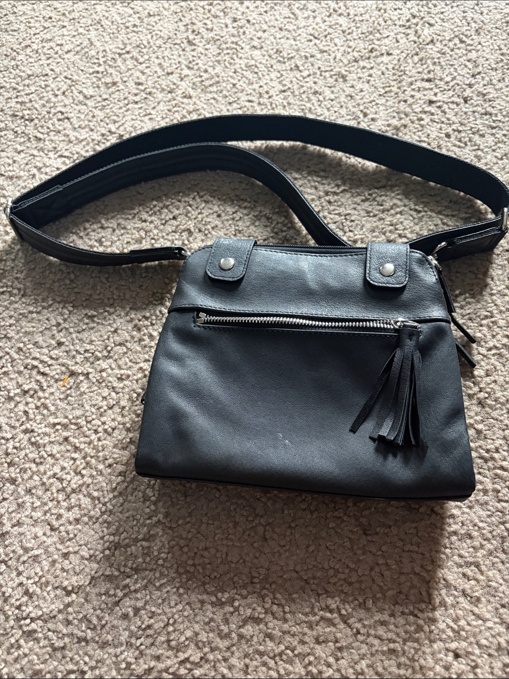 B31 Gun Toten Mamas Classic Black Crossbody Bag with Tassel Accent